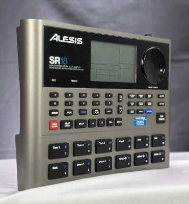 Alesis SR-18 - 24 Bit Stereo Drum Machine 3